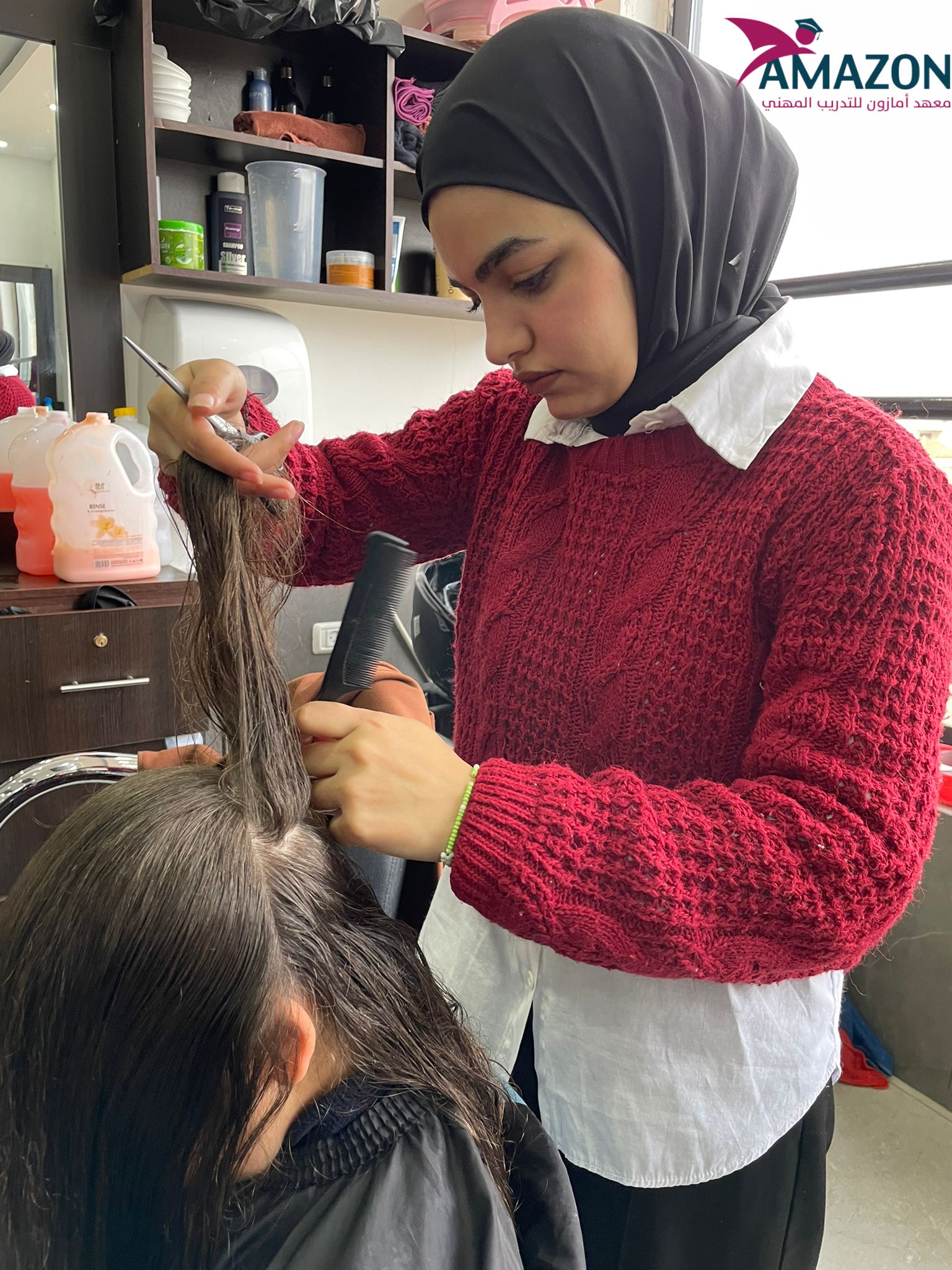 تخصص التجميل و تصفيف الشعر 